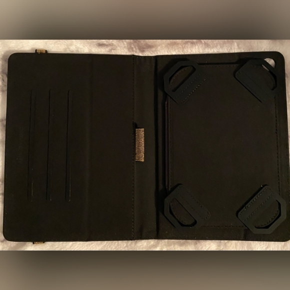 🆕️Cynthia Rowley Magnetic Folio for 7-8” Tablets - Picture 3 of 7